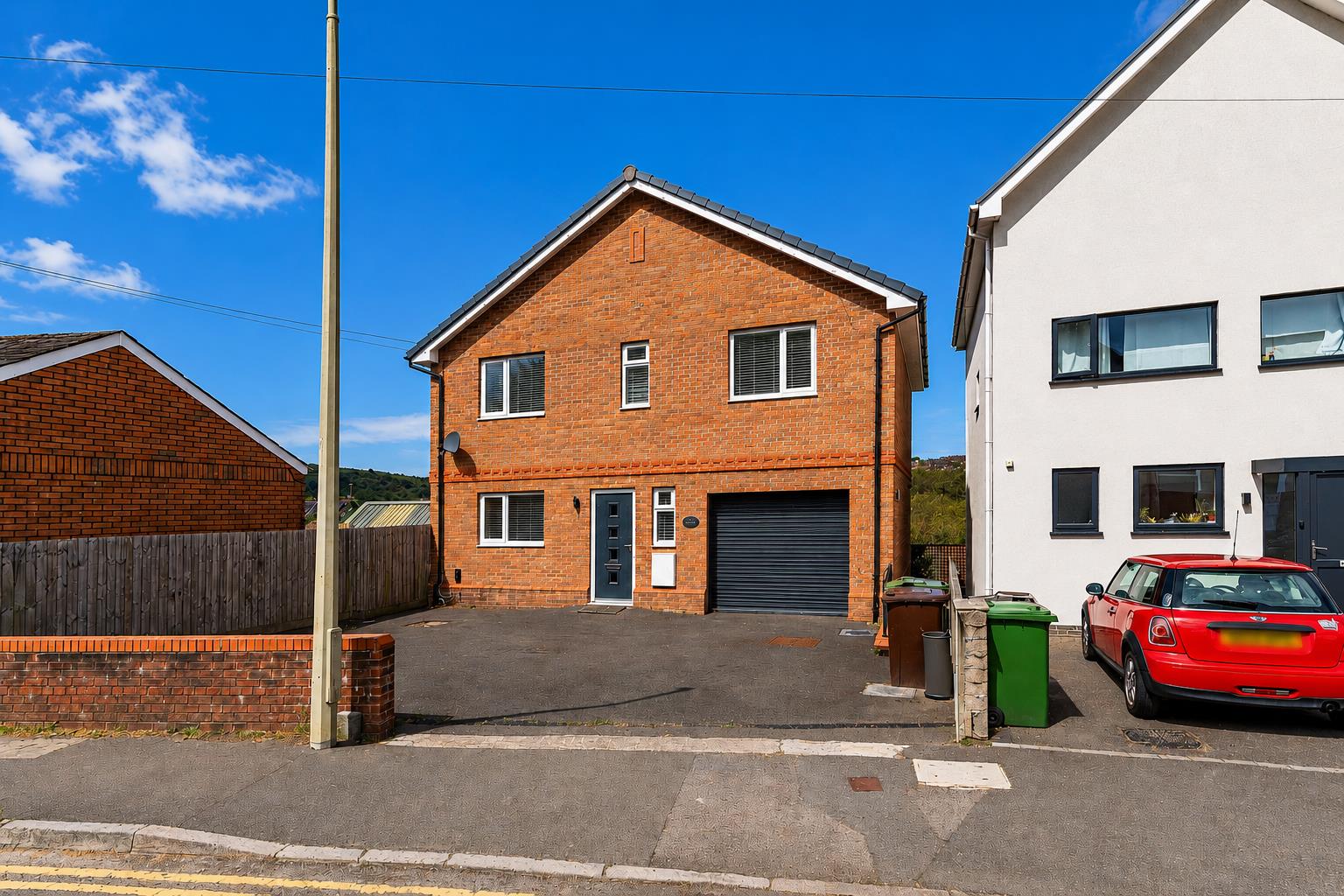 Tabor Road, Maesycwmmer, Hengoed, CF82 7PU